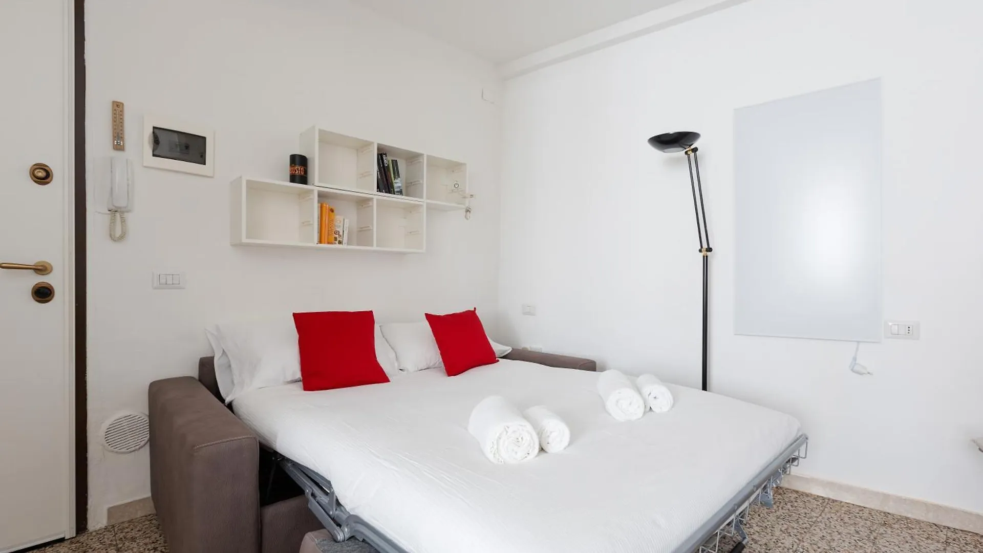 Guesthost - Sant'Ambrogio Modern Studio Mailand Apartment