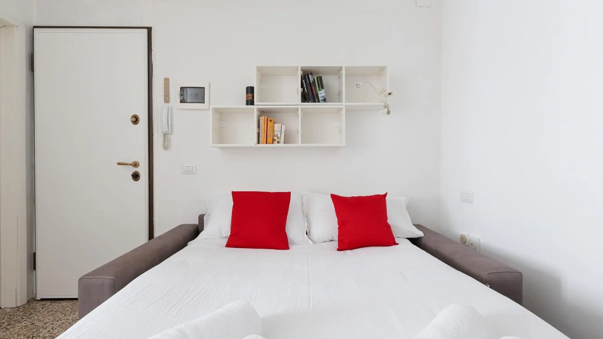 Apartment Guesthost - Sant'Ambrogio Modern Studio Mailand